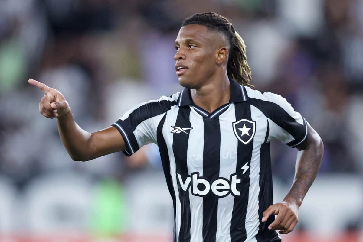 Botafogo se prepara para duelo crucial contra o Vitória no Brasileirão