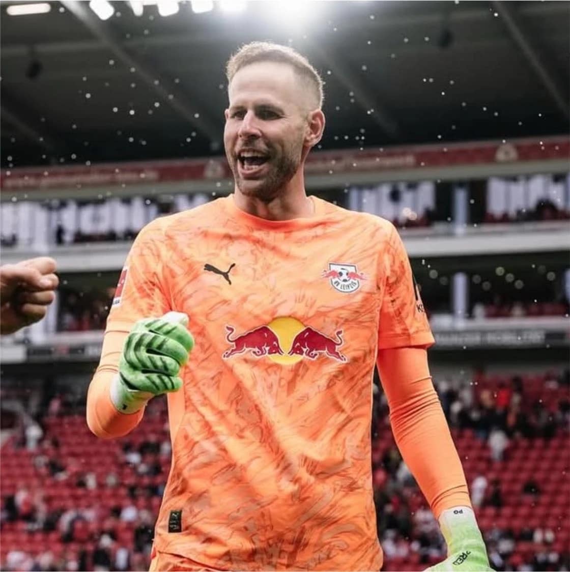 🚨 Villarreal avança em negociações para contratar Peter Gulacsi como novo goleiro