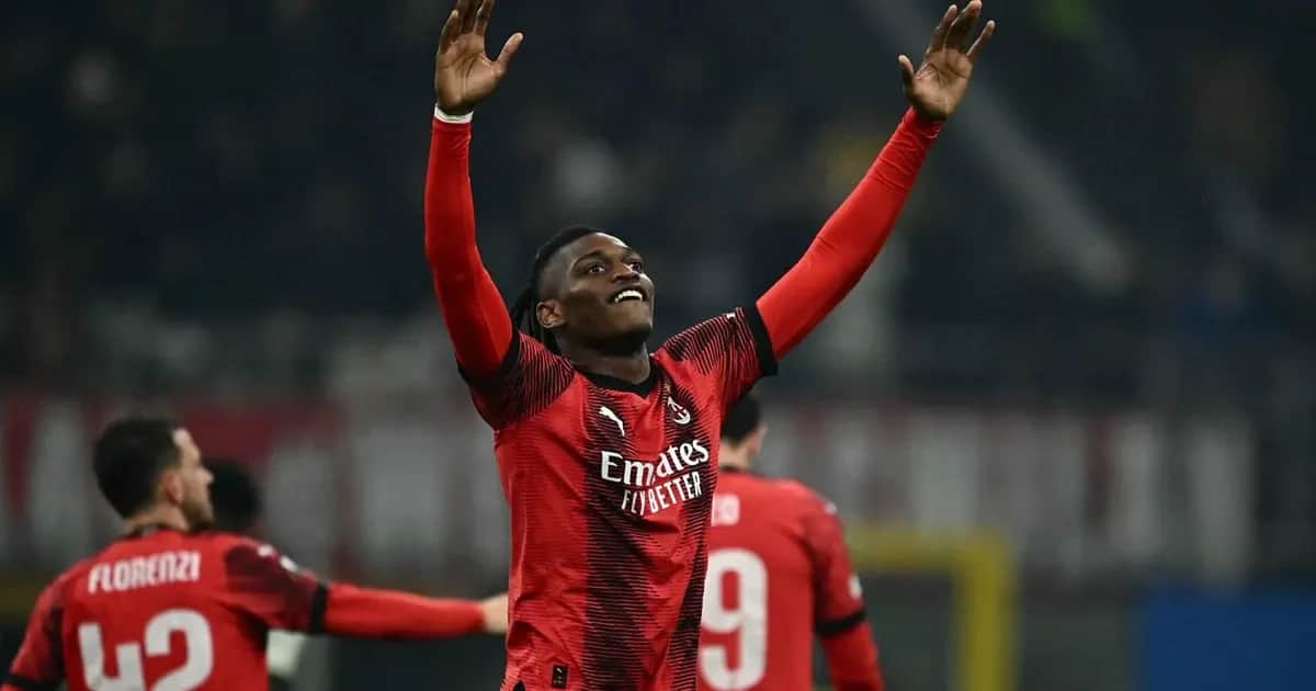 Fenerbahçe intensifica negociações e oferece 40 milhões de euros por Rafael Leão