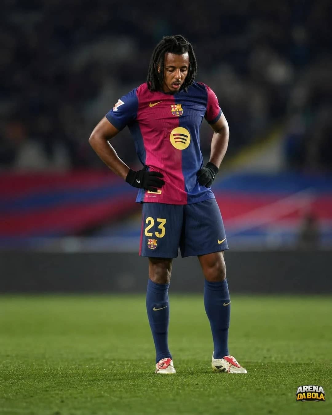 Koundé rejeita interesse de gigantes e quer seguir no Barcelona