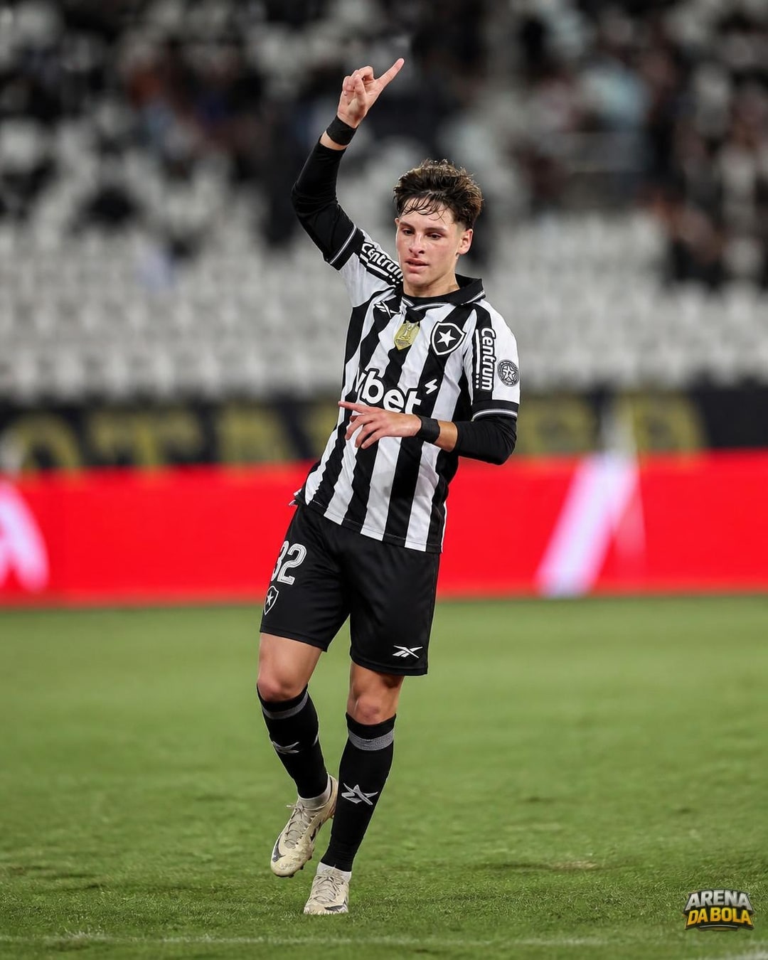 Botafogo encaminha renovação de Montoro até 2030 e descarta saída à Europa