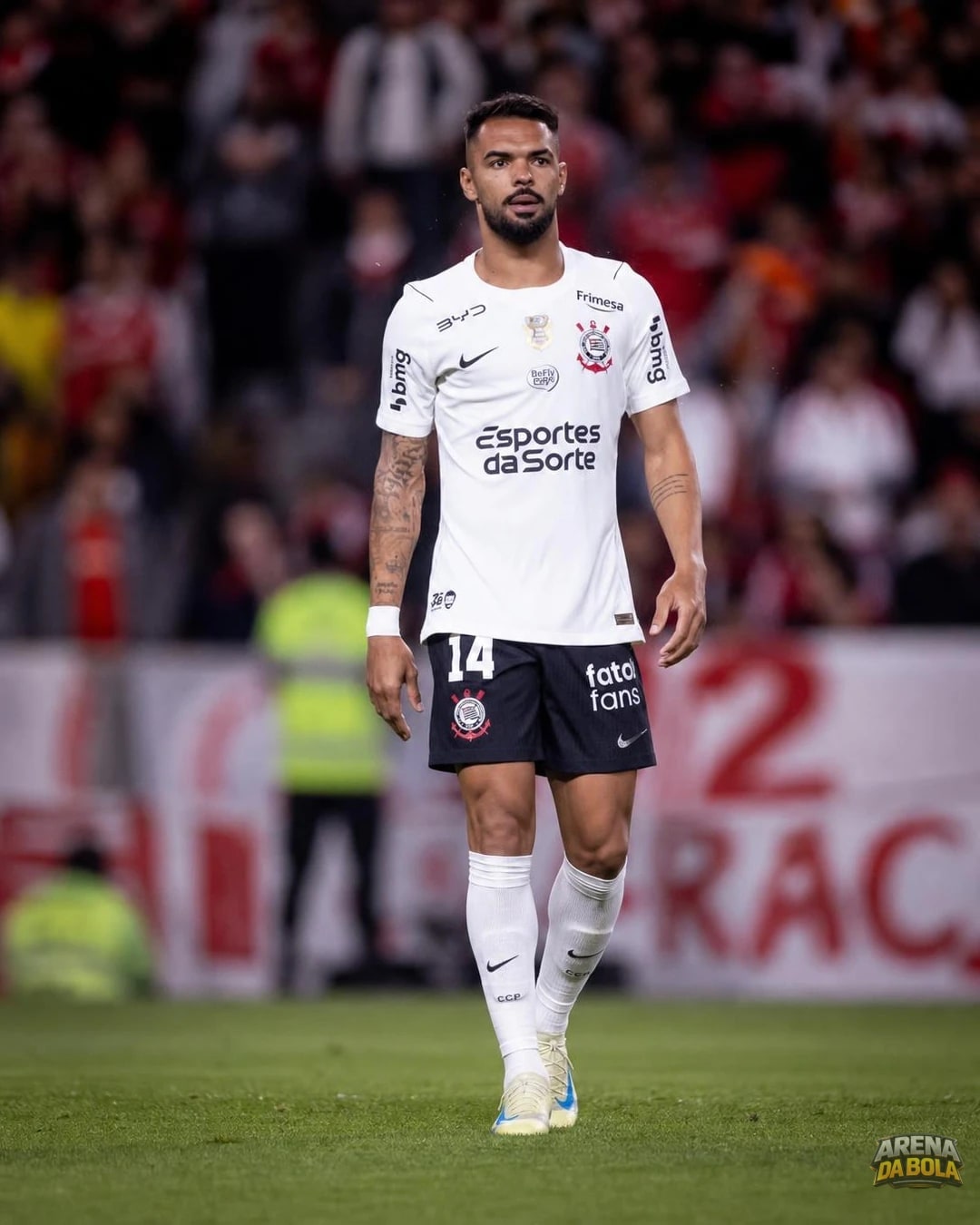 Volante do Corinthians iguala recorde de gols em uma temporada e mira novo feito