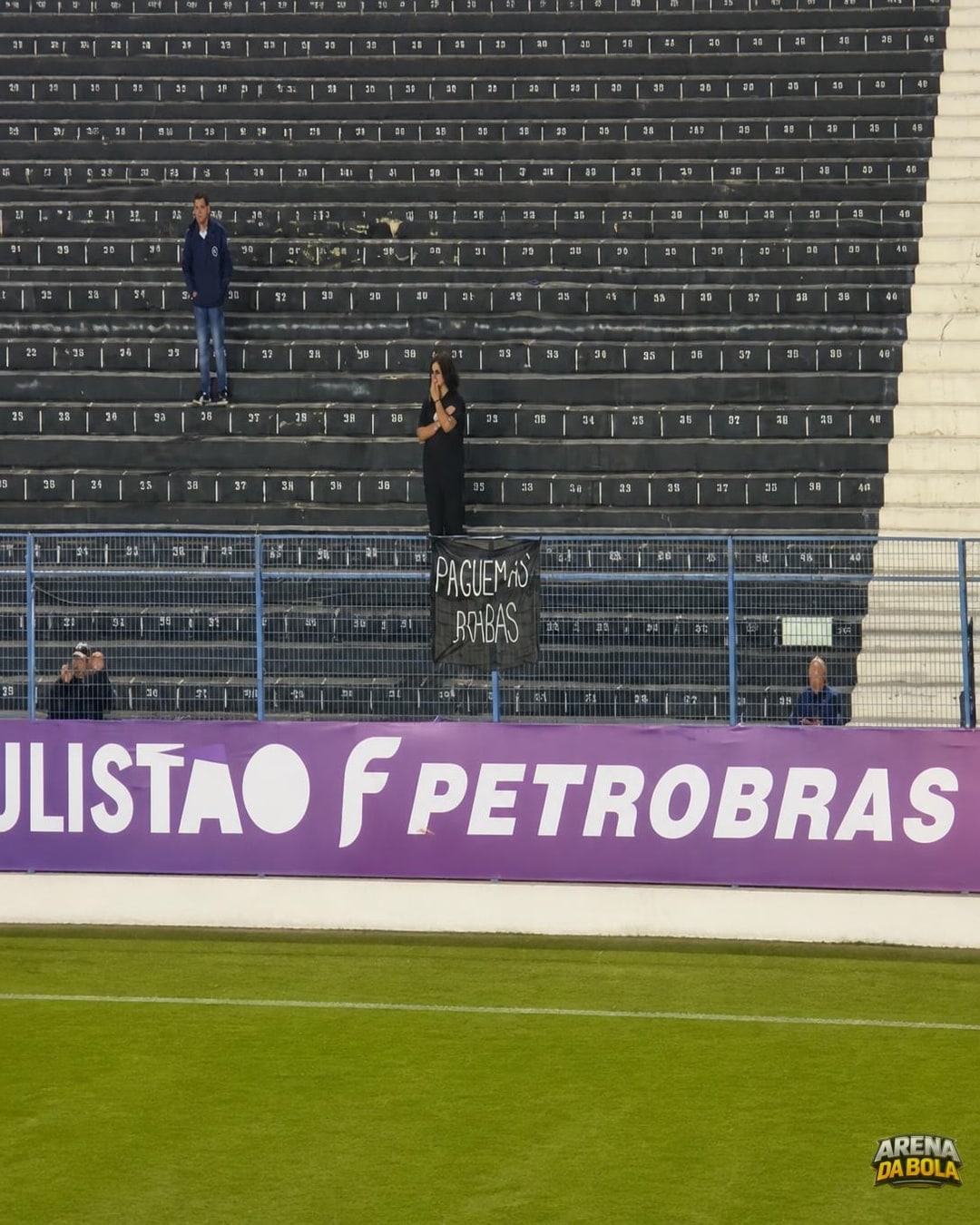 Torcida do Corinthians cobra pagamentos atrasados ao elenco feminino