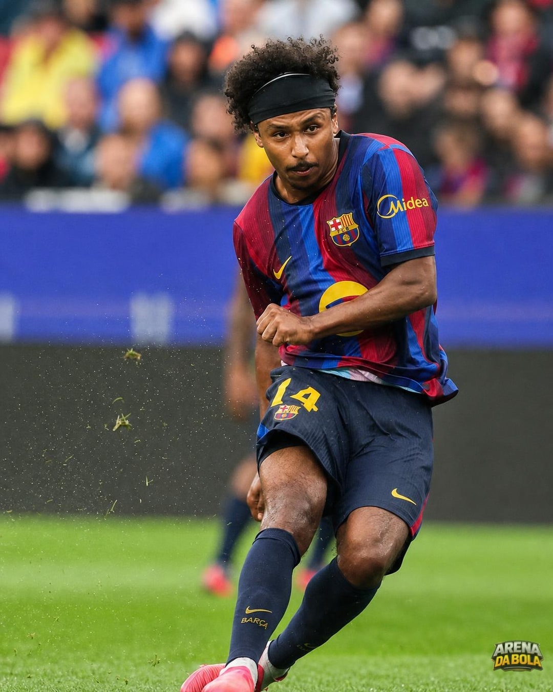 Karim Adeyemi faz primeiro gol pelo Barcelona na Champions League