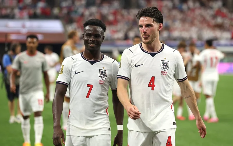 🏴 Inglaterra ganha retorno de Rice, mas enfrenta problemas na lateral
