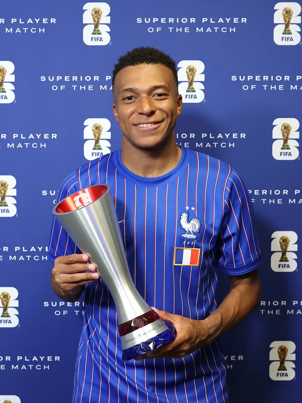 Kylian Mbappé brilha e é eleito melhor em campo na vitória da 🇫🇷 França