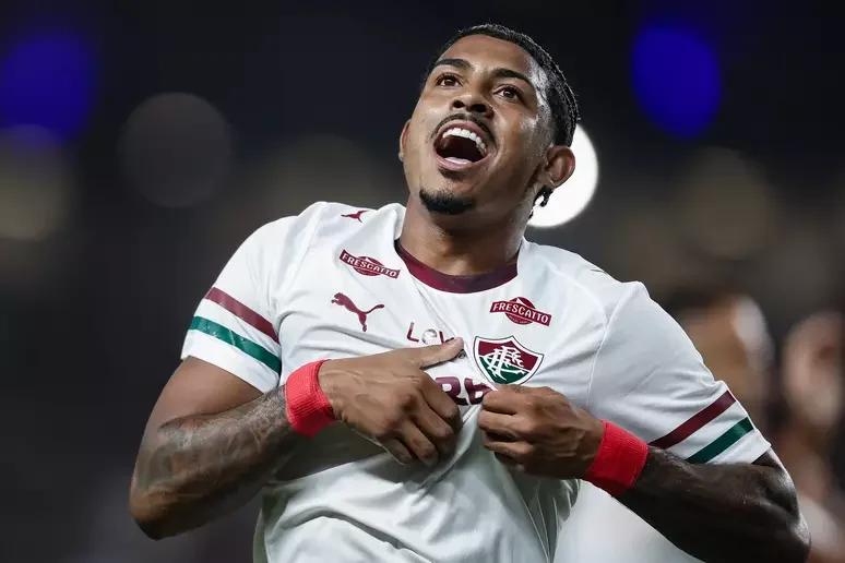 John Kennedy revela amor pelo Fluminense e clube de infância: "Vem de família"